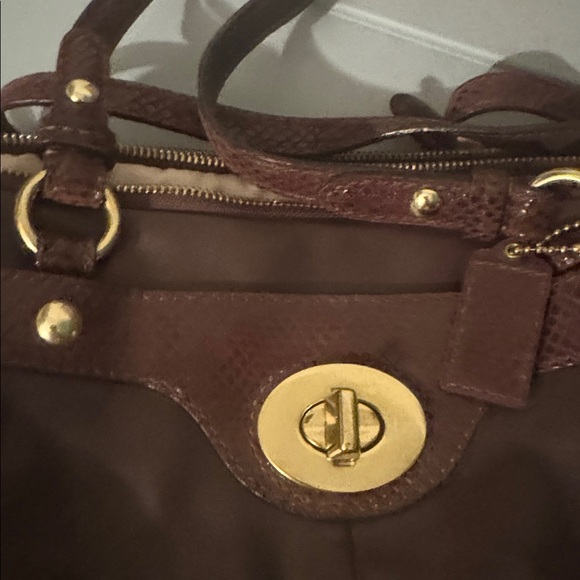 Coach Brown Leather Handbag with kisslock accent - Picture 4 of 9